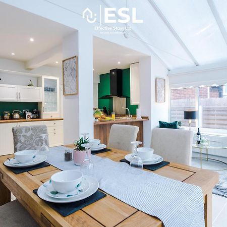 Open Plan - 3 Bedroom House - Garden And Outdoor Seating - Driveway Parking - Short Drive To City Centre Saughall Esterno foto