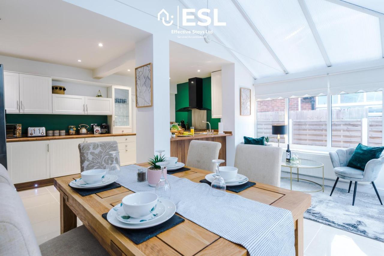 Open Plan - 3 Bedroom House - Garden And Outdoor Seating - Driveway Parking - Short Drive To City Centre Saughall Esterno foto