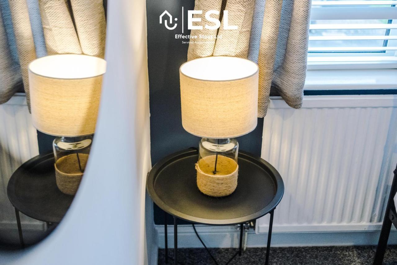 Open Plan - 3 Bedroom House - Garden And Outdoor Seating - Driveway Parking - Short Drive To City Centre Saughall Esterno foto