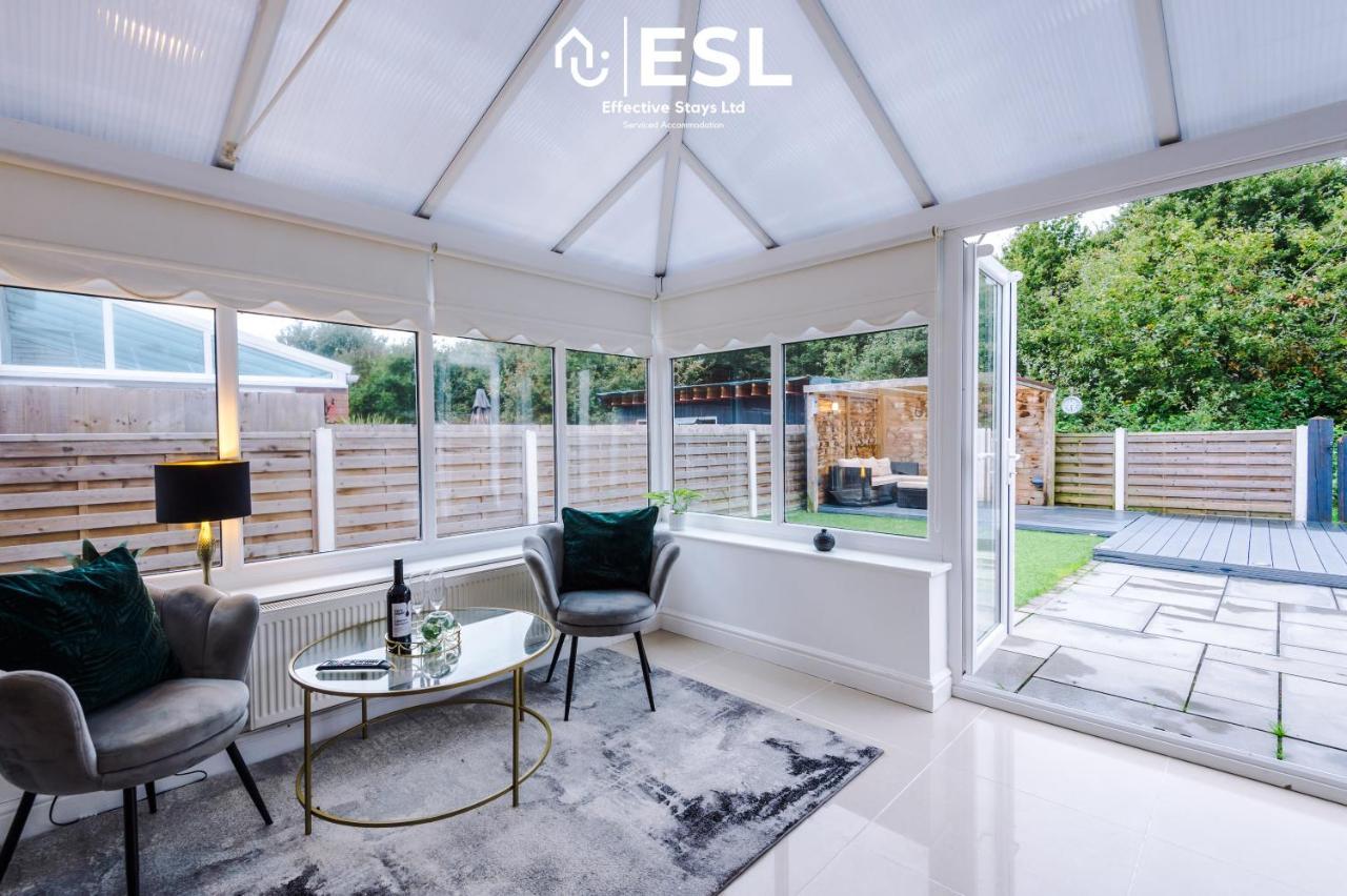 Open Plan - 3 Bedroom House - Garden And Outdoor Seating - Driveway Parking - Short Drive To City Centre Saughall Esterno foto